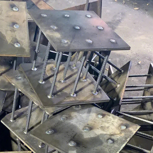 在确定黄南预埋件位置时，需要考虑以下几点