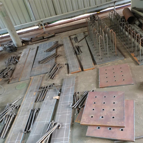 有哪些其他因素会影响黄南预埋件位置的确定？